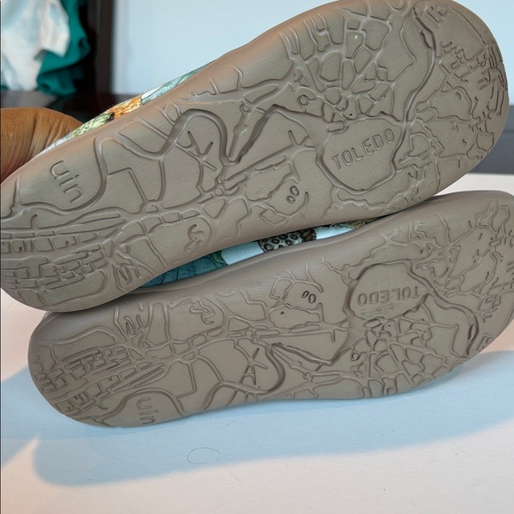 NWOT UIN Floral Slip On Loafer Sneakers Walking Shoe. Size 8 - Picture 7 of 9